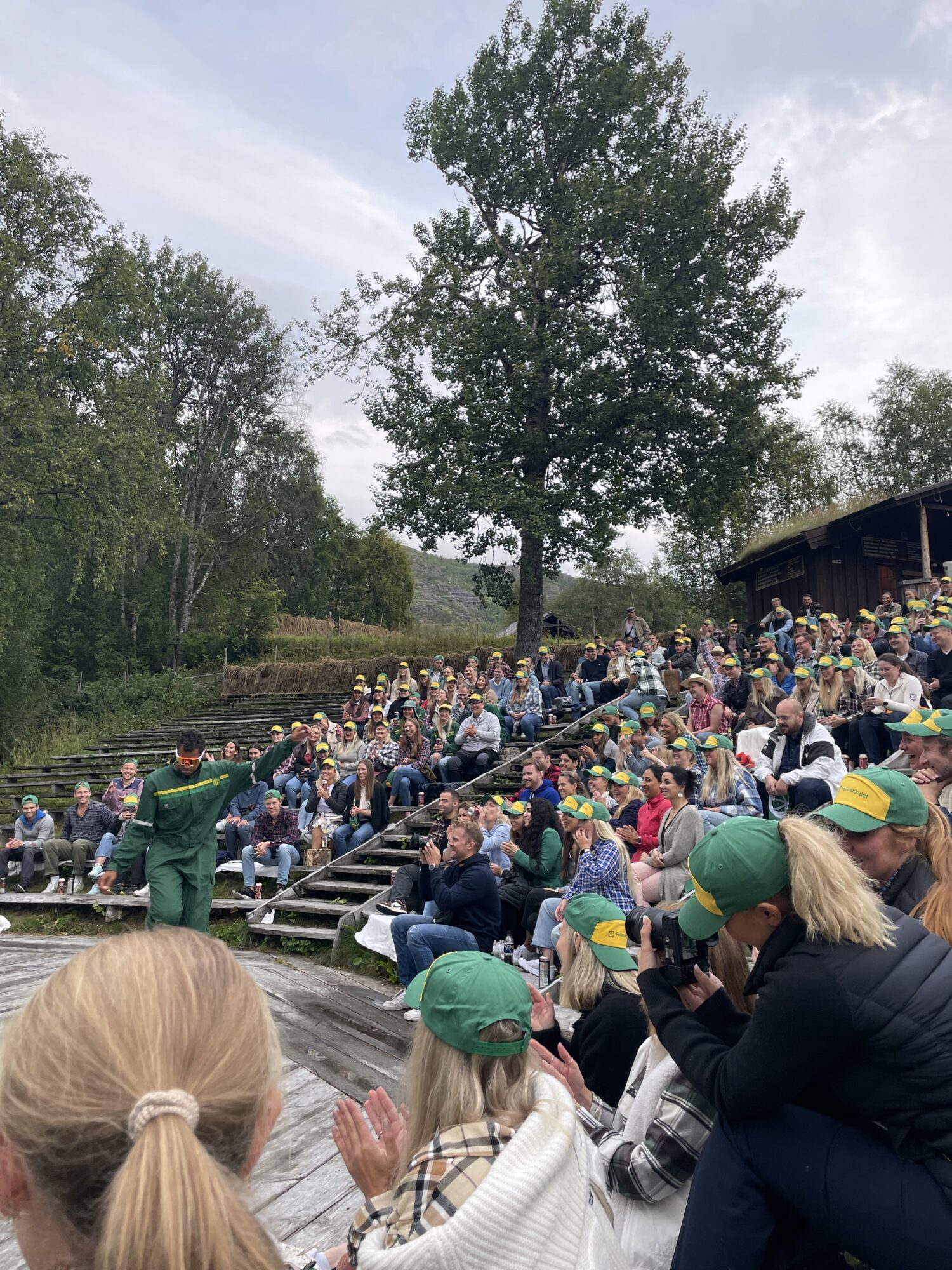 Låvefest utescene